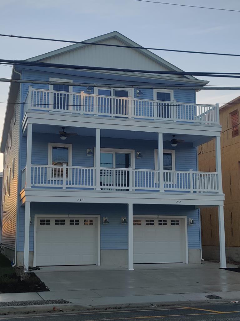 232 EAST LINCOLN AVENUE  UNIT 2 - WILDWOOD SUMMER VACATION RENTALS at WILDWOODRENTS.COM managed by ISLAND REALTY GROUP - Spacious 5 bedroom, 3.5 bath vacation home. Home offers a full kitchen with range, fridge, dishwasher, disposal, microwave, toaster, coffeemaker. Sleeps 12; king, 2 queen, 2 twin/twin bunks, twin daybed w/twin trundle. Amenities include central a/c, washer/dryer, wifi, 3 car off street parking, outside shower, 2 balconies. Wildwood Rentals, North Wildwood Rentals, Wildwood Crest Rentals and Diamond Beach Rentals in all price ranges for weekly, monthly, seasonal and weekend vacation rentals plus Wildwood real estate sales of homes, condos, vacation and investment properties in and around Wildwood New Jersey. We offer over 400 properties plus exclusive vacation homes so you can book the shore rental of your choice online and guarantee your vacation at the Shore. Rent with confidence at Island Realty Group! Visit www.wildwoodrents.com to book online or call our office at 609.522.4999. Our office at 1701 New Jersey Avenue in North Wildwood is open 7 days a week!