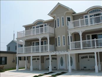 Wildwood Summer Rentals - North Wildwood Summer Rentals - Wildwood Crest Summer Rentals - Rent in Wildwood, North Wildwood and Wildwood Crest for weekly, monthly, seasonal and weekend vacation rentals plus real estate information for buying, and selling homes, condos, vacation and investment properties in and around Wildwood, North Wildwood and Wildwood Crest plus events, attractions, restaurants, campgrounds, golfing information, accommodations and activities in this seashore area.