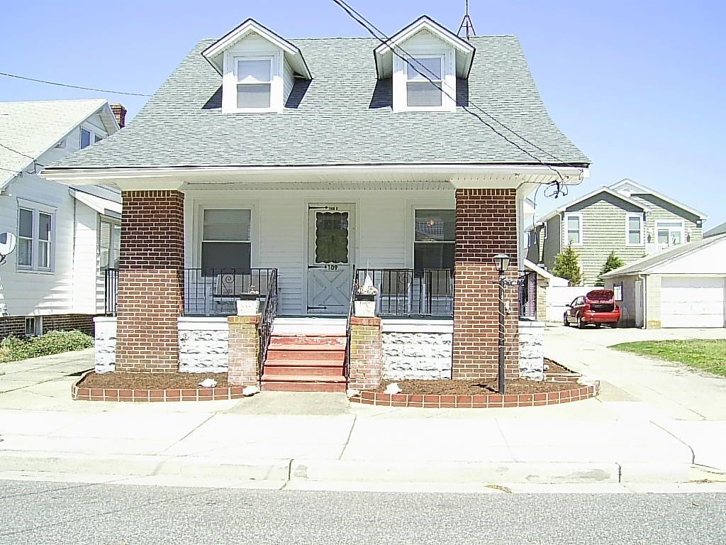 109 EAST LAVENDER ROAD - WILDWOOD CREST SUMMER VACATION RENTALS - This is a recently renovated two story Victorian house located three blocks from the beach. It has 6/7 bedrooms, sleeping 12 easily. Kitchen is newly renovated and has large refrigerator, dish washer, stove/oven, coffee pot, toaster oven, microwave oven. It also has washer/dryer, large front porch and plenty of on-site parking (approx. 9 cars). Property has double lot with large grass area for badminton, volleyball etc... Free Hi-Def Digital Cable, Secured Wifi, central A/C, outside BBQ, outside shower and professional cleaning after your stay. Walking distance to the beach, boardwalk, restaurants, mini-golf, Acme and other amenities nearby. Wildwood Crest  Rentals, North Wildwood Rentals, Wildwood Rentals and Diamond Beach Rentals in all price ranges for weekly, monthly, seasonal and weekend vacation rentals plus Wildwood real estate sales of homes, condos, vacation and investment properties in and around Wildwood New Jersey. We offer over 400 properties plus exclusive vacation homes so you can book the shore rental of your choice online and guarantee your vacation at the Shore. Rent with confidence at Island Realty Group!