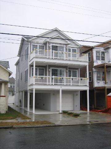 Wildwood Summer Rentals - North Wildwood Summer Rentals - Wildwood Crest Summer Rentals - Rent in Wildwood, North Wildwood and Wildwood Crest for weekly, monthly, seasonal and weekend vacation rentals plus real estate information for buying, and selling homes, condos, vacation and investment properties in and around Wildwood, North Wildwood and Wildwood Crest plus events, attractions, restaurants, campgrounds, golfing information, accommodations and activities in this seashore area.