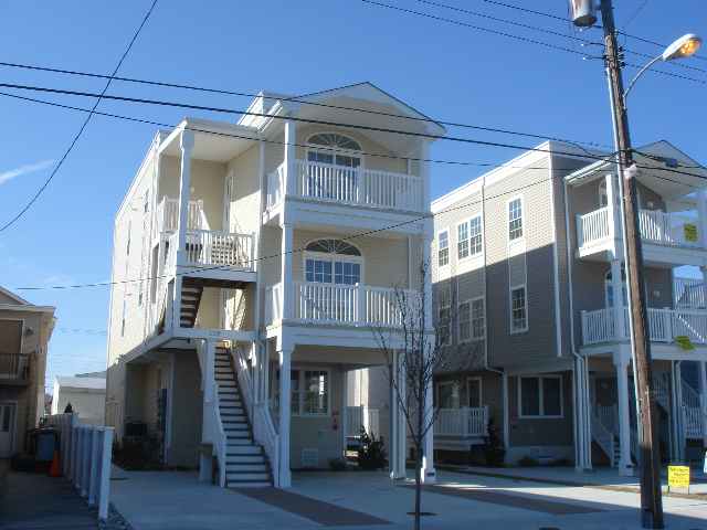 Wildwood Summer Rentals - North Wildwood Summer Rentals - Wildwood Crest Summer Rentals - Rent in Wildwood, North Wildwood and Wildwood Crest for weekly, monthly, seasonal and weekend vacation rentals plus real estate information for buying, and selling homes, condos, vacation and investment properties in and around Wildwood, North Wildwood and Wildwood Crest plus events, attractions, restaurants, campgrounds, golfing information, accommodations and activities in this seashore area.