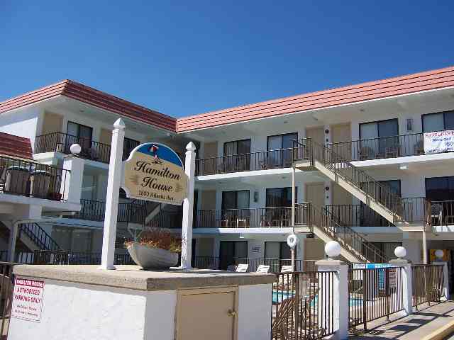 1800 ATLANTIC AVENUE - HAMILTON HOUSE CONDO RENTALS - NORTH WILDWOOD SUMMER RENTALS WITH POOL - ISLAND REALTY GROUP - One room studio available at the Hamilton House Condominiums. Unit offers an efficiency kitchen with fridge, microwave, coffeemaker, toaster. Amenities include: pool, sundeck, grill, wall a/c, one car off street parking. Sleeps 4; full bed, queen sleep sofa. Cute and affordable.