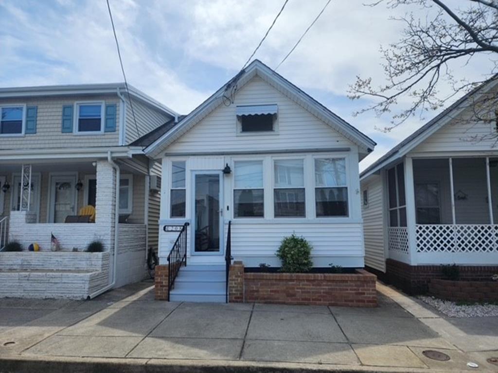 208 EAST BENNETT AVENUE - WILDWOOD SUMMER VACATION RENTALS at WILDWOODRENTS.COM managed by ISLAND REALTY GROUP  3 Bedroom 1 Bath single family home located a short stroll to the beach. Home offers full kitchen, central air conditioning, plus WiFi, Streaming Smart Televisions and Washer & dryer. Bedding: 3 Doubles & 1 Queen Sleep Sofa; Sleeps 7. Wildwood Rentals, North Wildwood Rentals, Wildwood Crest Rentals and Diamond Beach Rentals in all price ranges for weekly, monthly, seasonal and weekend vacation rentals plus Wildwood real estate sales of homes, condos, vacation and investment properties in and around Wildwood New Jersey. We offer over 400 properties plus exclusive vacation homes so you can book the shore rental of your choice online and guarantee your vacation at the Shore. Rent with confidence at Island Realty Group! Visit www.wildwoodrents.com to book online or call our office at 609.522.4999. Our office at 1701 New Jersey Avenue in North Wildwood is open 7 days a week!