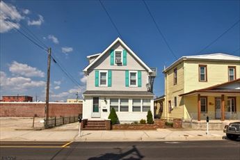 209 East Garfield Avenue - Summer Vacation Rental in Wildwood - Two room efficiency located 2.5 blocks to the beach/boardwalk. Kitchen has fridge, apartment size range, microwave, toaster, coffeemaker and blender. Sleeps 2 on full futon in living area. Amenities include window a/c, wifi, shared laundry. Shared outside shower and shared gas grill are complimented by two picnic benches in rear yard. Off street parking option may be available for a fee.