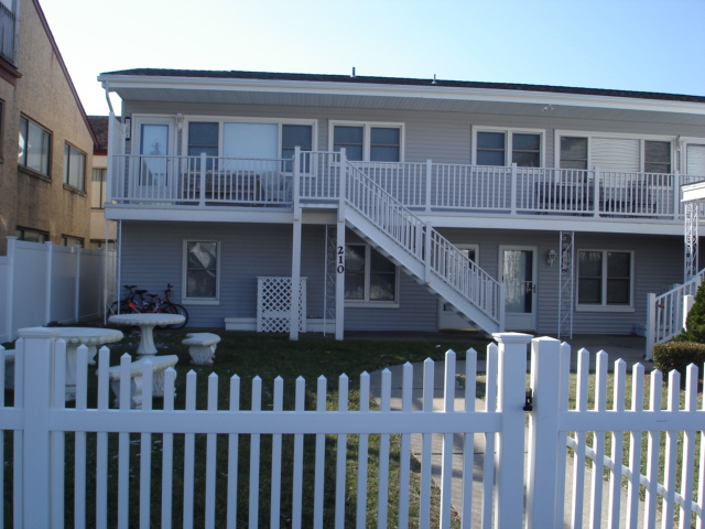 Wildwood Summer Rentals - North Wildwood Summer Rentals - Wildwood Crest Summer Rentals - Rent in Wildwood, North Wildwood and Wildwood Crest for weekly, monthly, seasonal and weekend vacation rentals plus real estate information for buying, and selling homes, condos, vacation and investment properties in and around Wildwood, North Wildwood and Wildwood Crest plus events, attractions, restaurants, campgrounds, golfing information, accommodations and activities in this seashore area.