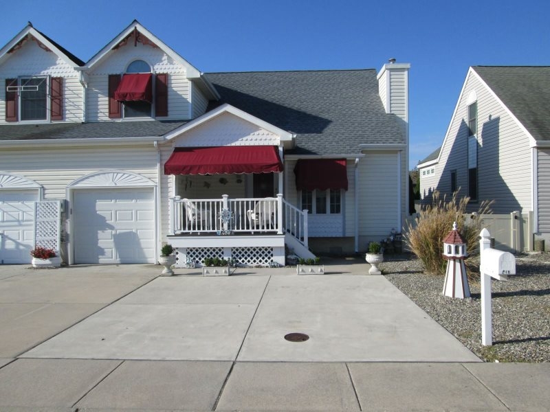 216 EAST MEMPHIS AVENUE - DIAMOND BEACH VACATION RENTAL - Three bedroom, two bath vacation home located in Diamond Beach. Home offers a full kitchen with range, fridge, dishwasher, microwave, disposal, blender, coffee maker and toaster. Amenities include central a/c, wifi, outside shower, gas bbq, washer/dryer, screened back porch, and three car off street parking (no garage/driveway only) Sleeps 14; 4 queen, 2 full, and queen sleep sofa. Home has a large floor plan. Free beach access, no tags required. Wildwood Rentals, North Wildwood Rentals, Wildwood Crest Rentals and Diamond Beach Rentals in all price ranges for weekly, monthly, seasonal and weekend vacation rentals plus Wildwood real estate sales of homes, condos, vacation and investment properties in and around Wildwood New Jersey. We offer over 400 properties plus exclusive vacation homes so you can book the shore rental of your choice online and guarantee your vacation at the Shore. Rent with confidence at Island Realty Group!