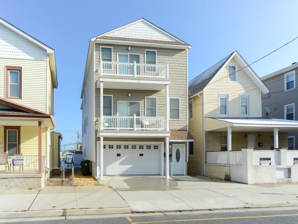 217 EAST GARFIELD AVENUE #200 IN WILDWOOD - Four bedroom, two bath condo located 1.5 blocks to the beach and boardwalk. Home offers a full kitchen with range, fridge, icemaker, dishwasher, microwave, toaster and coffeemaker. Amenities include central a/c, wifi, coal grill, outside shower, and 2 car off street parking. Sleeps 11; 2 queen, 5 twin, and queen sleep sofa. Wildwood Rentals, North Wildwood Rentals, Wildwood Crest Rentals and Diamond Beach Rentals in all price ranges for weekly, monthly, seasonal and weekend vacation rentals plus Wildwood real estate sales of homes, condos, vacation and investment properties in and around Wildwood New Jersey. We offer over 400 properties plus exclusive vacation homes so you can book the shore rental of your choice online and guarantee your vacation at the Shore. Rent with confidence at Island Realty Group!