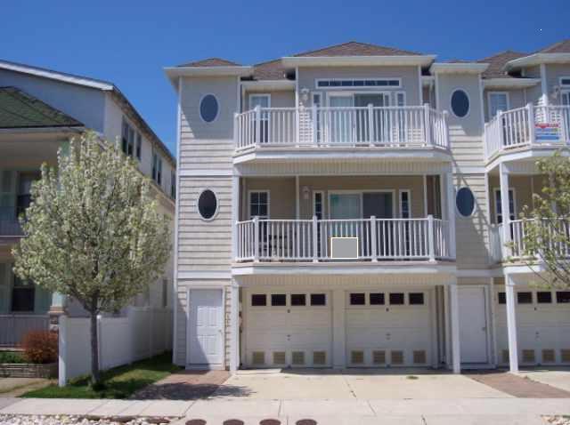 Wildwood Summer Rentals - North Wildwood Summer Rentals - Wildwood Crest Summer Rentals - Rent in Wildwood, North Wildwood and Wildwood Crest for weekly, monthly, seasonal and weekend vacation rentals plus real estate information for buying, and selling homes, condos, vacation and investment properties in and around Wildwood, North Wildwood and Wildwood Crest plus events, attractions, restaurants, campgrounds, golfing information, accommodations and activities in this seashore area.