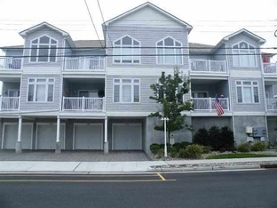 220 East Roberts Avenue #5 in Wildwood - Three bedroom, two bath vacation home centrally located in Wildwood. Home offers full kitchen with range, fridge, dishwasher, disposal, icemaker, coffeemaker, toaster, microwave, blender. Amenities include central a/c, washer/dryer, outsider shower, balcony, 3 car off street parking and wifi! Sleeps 8; queen, 2 twin, 4 twin(2 bund beds)