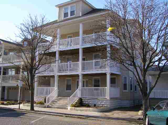 Wildwood Summer Rentals - North Wildwood Summer Rentals - Wildwood Crest Summer Rentals - Rent in Wildwood, North Wildwood and Wildwood Crest for weekly, monthly, seasonal and weekend vacation rentals plus real estate information for buying, and selling homes, condos, vacation and investment properties in and around Wildwood, North Wildwood and Wildwood Crest plus events, attractions, restaurants, campgrounds, golfing information, accommodations and activities in this seashore area.