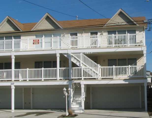 Wildwood Summer Rentals - North Wildwood Summer Rentals - Wildwood Crest Summer Rentals - Rent in Wildwood, North Wildwood and Wildwood Crest for weekly, monthly, seasonal and weekend vacation rentals plus real estate information for buying, and selling homes, condos, vacation and investment properties in and around Wildwood, North Wildwood and Wildwood Crest plus events, attractions, restaurants, campgrounds, golfing information, accommodations and activities in this seashore area.