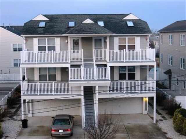 Wildwood Summer Rentals - North Wildwood Summer Rentals - Wildwood Crest Summer Rentals - Rent in Wildwood, North Wildwood and Wildwood Crest for weekly, monthly, seasonal and weekend vacation rentals plus real estate information for buying, and selling homes, condos, vacation and investment properties in and around Wildwood, North Wildwood and Wildwood Crest plus events, attractions, restaurants, campgrounds, golfing information, accommodations and activities in this seashore area.