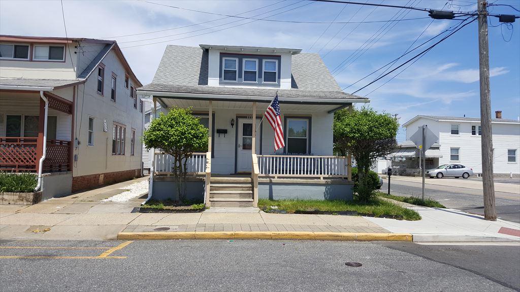 333 EAST MAGNOLIA AVENUE - WILDWOOD PET FRIENDLY SUMMER VACATION RENTAL - 4 bedroom, 1½ bath, pet friendly, single family home located one block to the beach and boardwalk. Home has a full kitchen with range, fridge, microwave, coffeemaker, and toaster. Amenities include central a/c, outside shower, wifi, front porch. Sleeps 12, 4 full, 4 twin. Wildwood Rentals, North Wildwood Rentals, Wildwood Crest Rentals and Diamond Beach Rentals in all price ranges for weekly, monthly, seasonal and weekend vacation rentals plus Wildwood real estate sales of homes, condos, vacation and investment properties in and around Wildwood New Jersey. We offer over 400 properties plus exclusive vacation homes so you can book the shore rental of your choice online and guarantee your vacation at the Shore. Rent with confidence at Island Realty Group! Visit www.wildwoodrents.com to book online or call our office at 609.522.4999. Our office at 1701 New Jersey Avenue in North Wildwood is open 7 days a week!