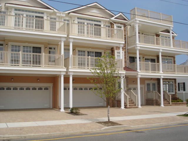 Wildwood Summer Rentals - North Wildwood Summer Rentals - Wildwood Crest Summer Rentals - Rent in Wildwood, North Wildwood and Wildwood Crest for weekly, monthly, seasonal and weekend vacation rentals plus real estate information for buying, and selling homes, condos, vacation and investment properties in and around Wildwood, North Wildwood and Wildwood Crest plus events, attractions, restaurants, campgrounds, golfing information, accommodations and activities in this seashore area.
