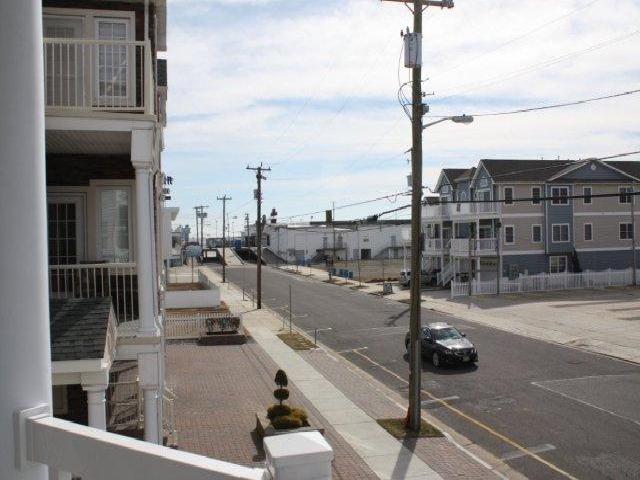 407 EAST 23RD AVENUE - BEACHVIEW CONDOMINIUMS UNIT A - NORTH WILDWOOD SUMMER VACATION RENTALS - WILDWOODRENTS -  ISLAND REALTY GROUP