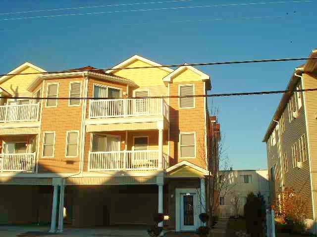 Wildwood Summer Rentals - North Wildwood Summer Rentals - Wildwood Crest Summer Rentals - Rent in Wildwood, North Wildwood and Wildwood Crest for weekly, monthly, seasonal and weekend vacation rentals plus real estate information for buying, and selling homes, condos, vacation and investment properties in and around Wildwood, North Wildwood and Wildwood Crest plus events, attractions, restaurants, campgrounds, golfing information, accommodations and activities in this seashore area.