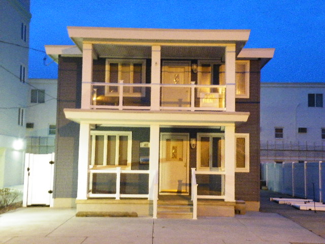 Wildwood Summer Rentals - North Wildwood Summer Rentals - Wildwood Crest Summer Rentals - Rent in Wildwood, North Wildwood and Wildwood Crest for weekly, monthly, seasonal and weekend vacation rentals plus real estate information for buying, and selling homes, condos, vacation and investment properties in and around Wildwood, North Wildwood and Wildwood Crest plus events, attractions, restaurants, campgrounds, golfing information, accommodations and activities in this seashore area.