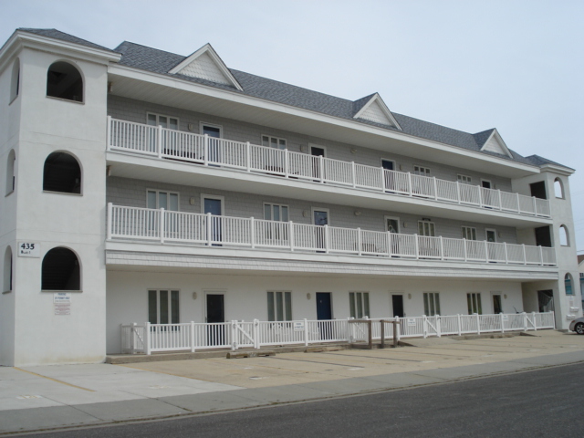 Wildwood Summer Rentals - North Wildwood Summer Rentals - Wildwood Crest Summer Rentals - Rent in Wildwood, North Wildwood and Wildwood Crest for weekly, monthly, seasonal and weekend vacation rentals plus real estate information for buying, and selling homes, condos, vacation and investment properties in and around Wildwood, North Wildwood and Wildwood Crest plus events, attractions, restaurants, campgrounds, golfing information, accommodations and activities in this seashore area.