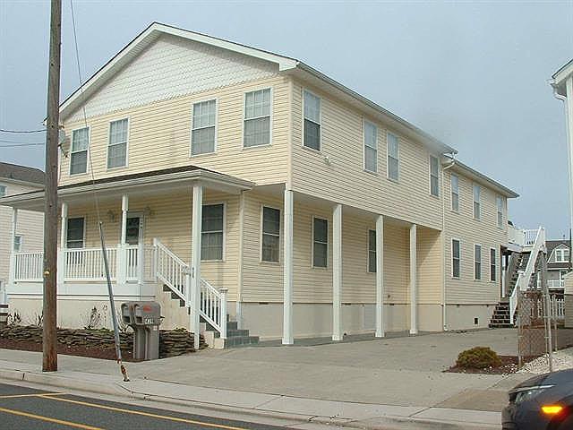 439 WEST PINE AVENUE UNIT B - WILDWOOD SUMMER VACATION RENTALS - Four bedroom, 2 bath vacation home! Home offers a full kitchen with range, fridge, dishwasher, disposal, microwave, coffeemaker, toaster and blender. Amenities include central a/c, washer/dryer, wifi, gas grill, outside shower, 3 car off street parking, balcony and boat-slip. Sleeps 12; king, full, full/twin bunk, full/twin bunk and sleepsofa. Wildwood Rentals, Diplomat Condos Wildwood, North Wildwood Rentals, Wildwood Crest Rentals and Diamond Beach Rentals in all price ranges for weekly, monthly, seasonal and weekend vacation rentals plus Wildwood real estate sales of homes, condos, vacation and investment properties in and around Wildwood New Jersey. We offer over 400 properties plus exclusive vacation homes so you can book the shore rental of your choice online and guarantee your vacation at the Shore. Rent with confidence at Island Realty Group! Visit www.wildwoodrents.com to book online or call our office at 609.522.4999. We're open 7 days a week!