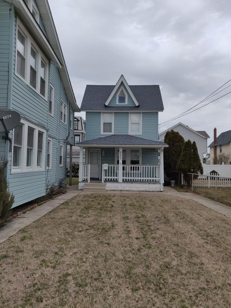 227 EAST 2ND AVENUE - SINGLE FAMILY HOME - NORTH WILDWOOD PET-FRIENDLY SUMMER VACATION RENTALS - Two bedroom, one bath vacation home. Home has a full kitchen with range, fridge, dishwasher, microwave, toaster and coffeemaker. Amenities include window a/c, shared washer/dryer, wifi, and deck. Sleeps 6; queen, 2 twin and sleepsofa. North Wildwood Rentals, Wildwood Rentals, Wildwood Crest Rentals and Diamond Beach Rentals in all price ranges for weekly, monthly, seasonal and weekend vacation rentals plus Wildwood real estate sales of homes, condos, vacation and investment properties in and around Wildwood New Jersey. We offer over 400 properties plus exclusive vacation homes so you can book the shore rental of your choice online and guarantee your vacation at the Shore. Rent with confidence at Island Realty Group!