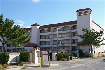 LA VIDA DEL MAR - 501 EAST RALEIGH AVENUE #301 - Three bedroom, two bath located at the La Vida Del Mar in Diamond Beach. Amenities include pool, out side shower, hot tub, grill, central a/c, washer/dryer and elevator and two car off street parking. Sleeps 6; king, queen, and 2 twin. Full kitchen with range, fridge, dishwasher, microwave, blender, toaster and coffeemaker.