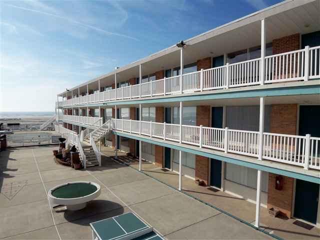  MNTEREY RESORT CONDOMINIUMS - WILDWOOD CREST BEACHFRONT RENTALS WITH POOLS