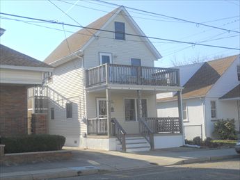 WILDWOOD SEASONAL RENTALS at 152 WEST HAND AVENUE - Traditional one bedroom/one bath home located in walking distance to everything. Grocery store, Mc Donalds, WaWa, Laundry, Beach, Boardwalk, and Bay all within a few blocks. Sleeps 2; queen bed in bedroom. Full kitchen includes fridge, range, microwave and toaster. Seasonal rent includes utilities!
